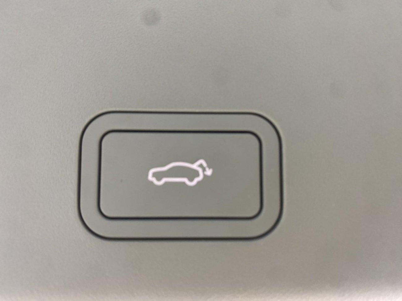 Volvo EM90 2024