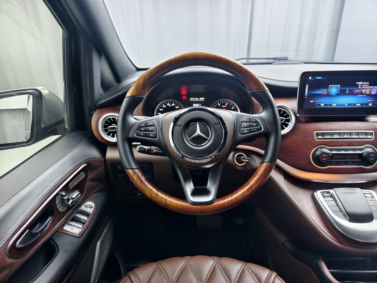 Mercedes-Benz 2022