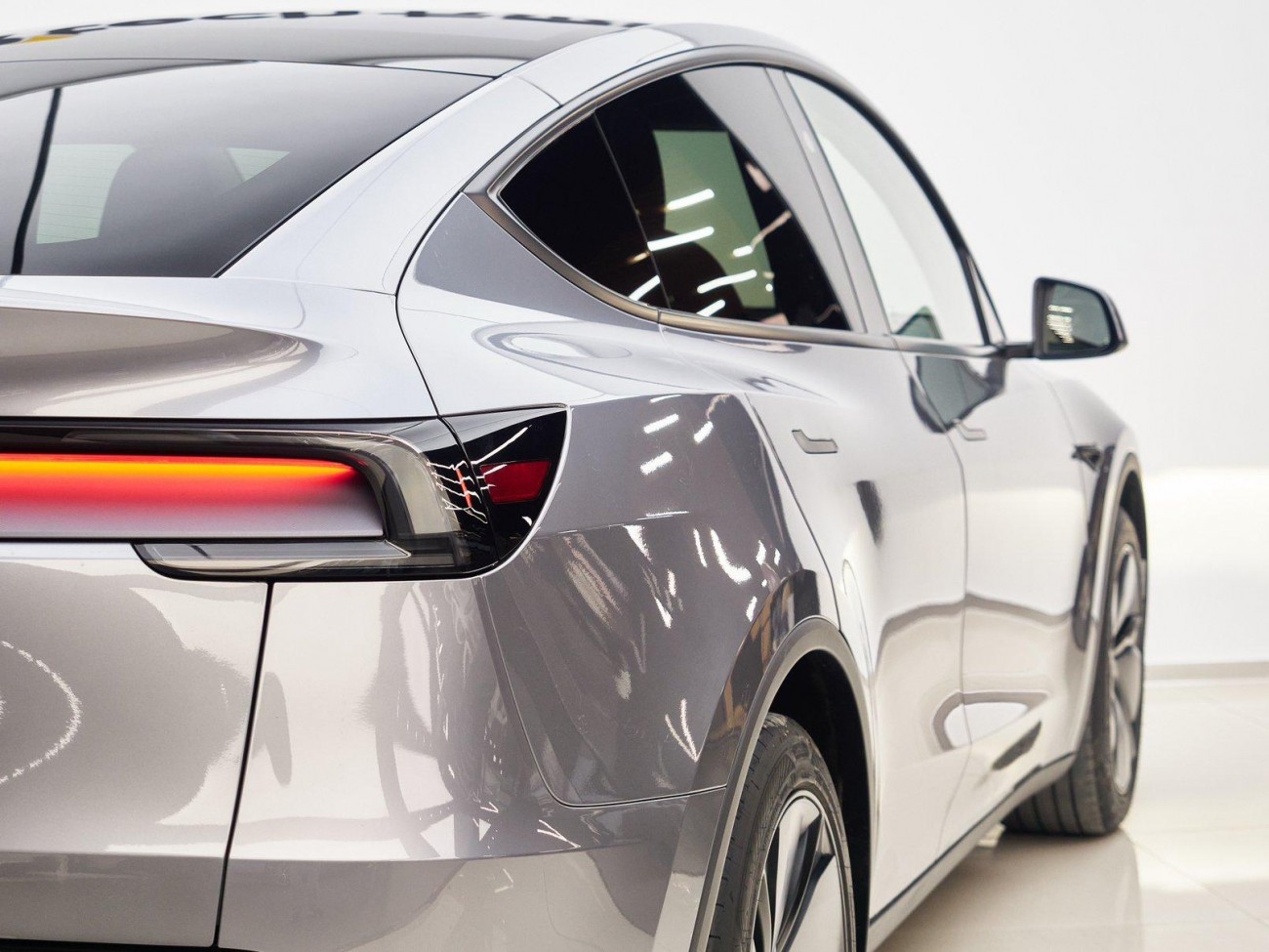 Tesla Model Y 2025