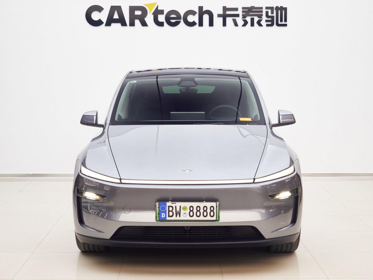 Tesla Model Y 2025