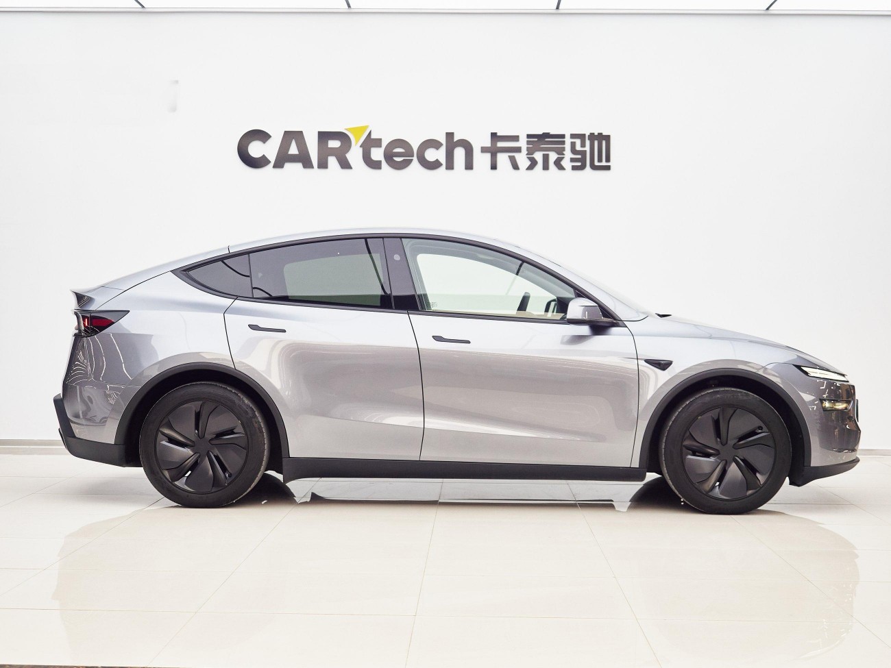 Tesla Model Y 2025