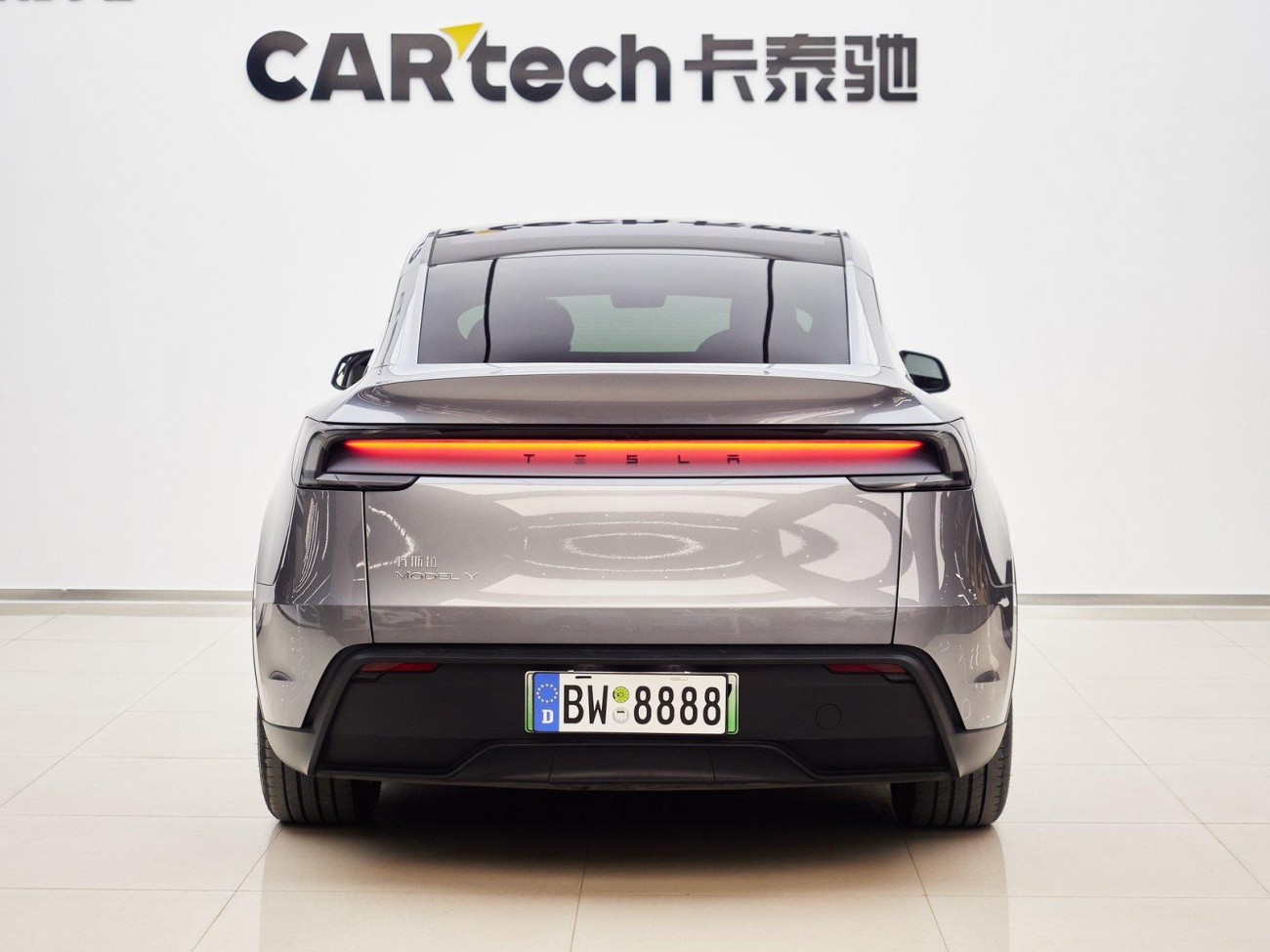Tesla Model Y 2025