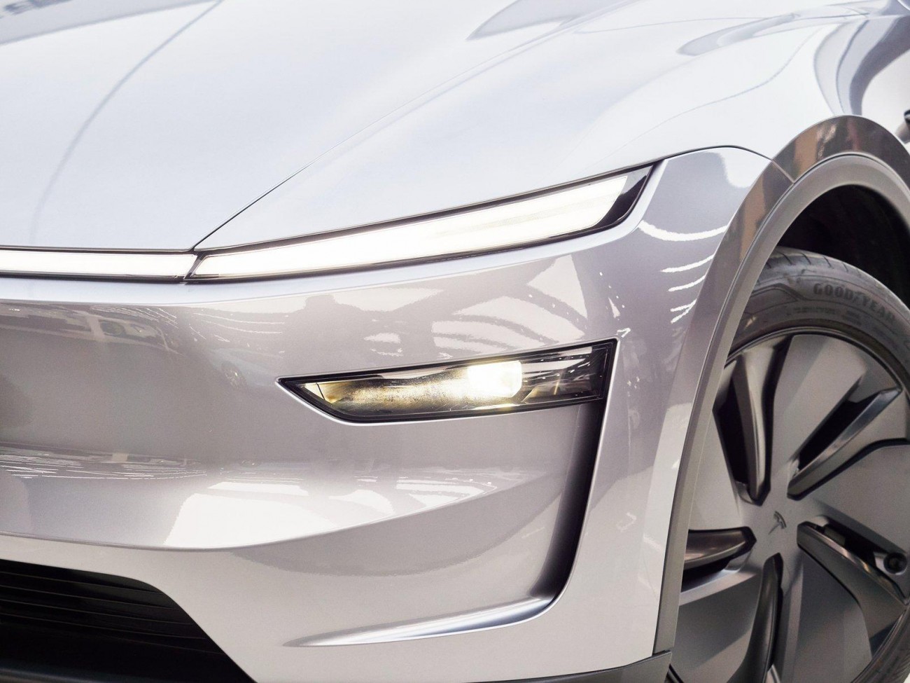 Tesla Model Y 2025