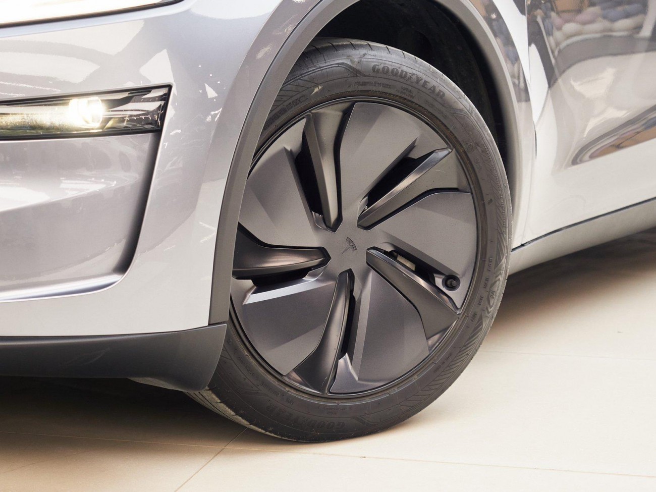 Tesla Model Y 2025