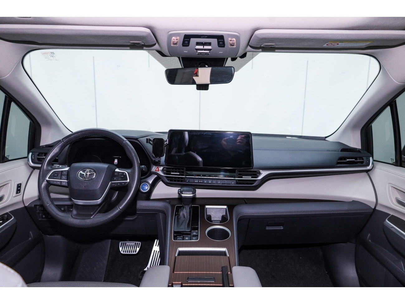 Toyota Granvia 2023