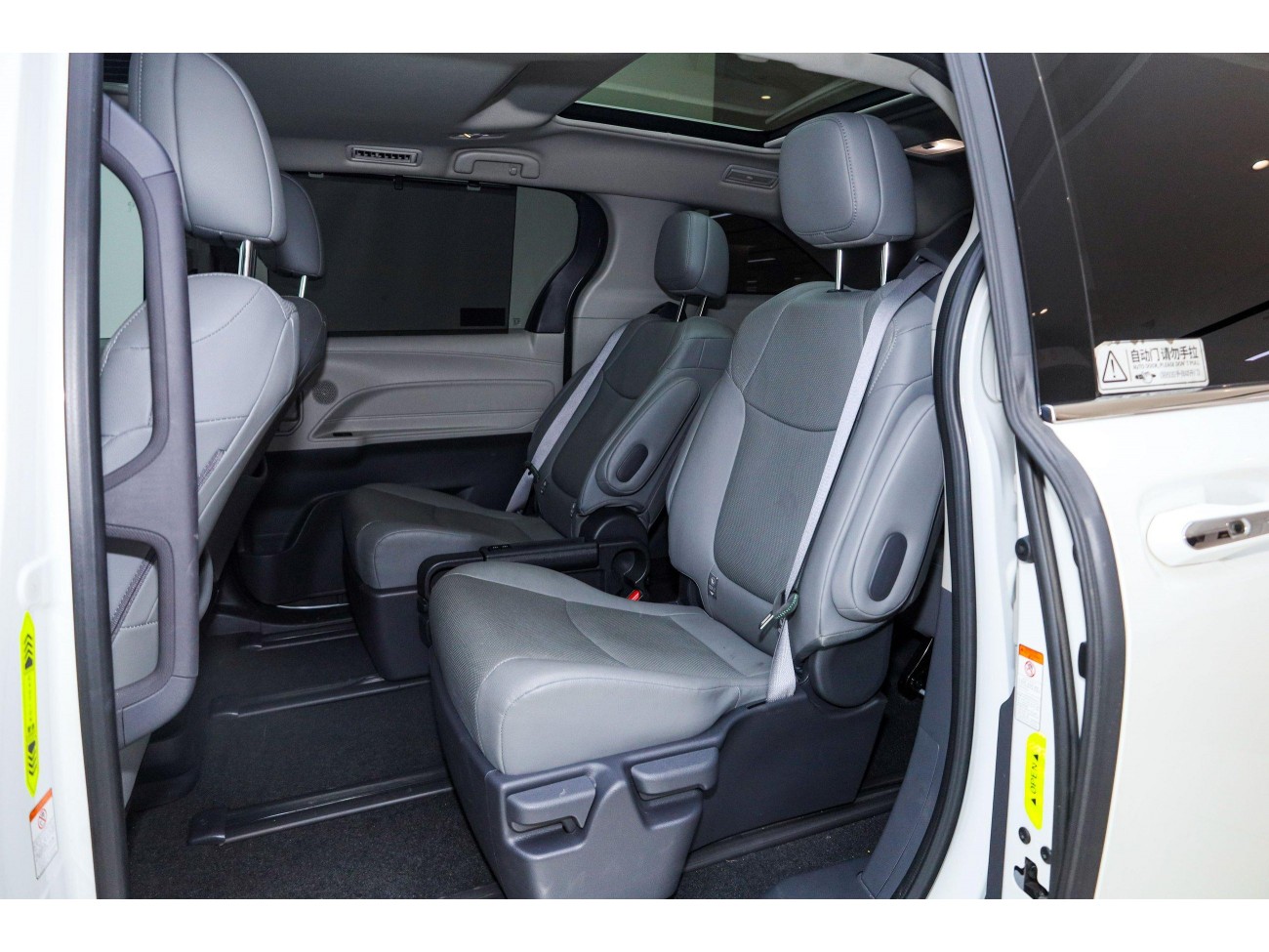 Toyota Granvia 2023