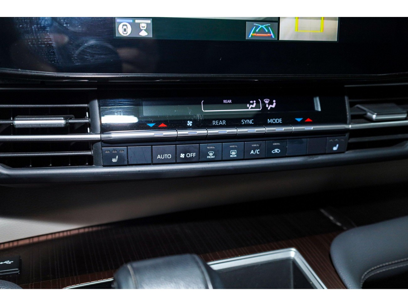 Toyota Granvia 2023
