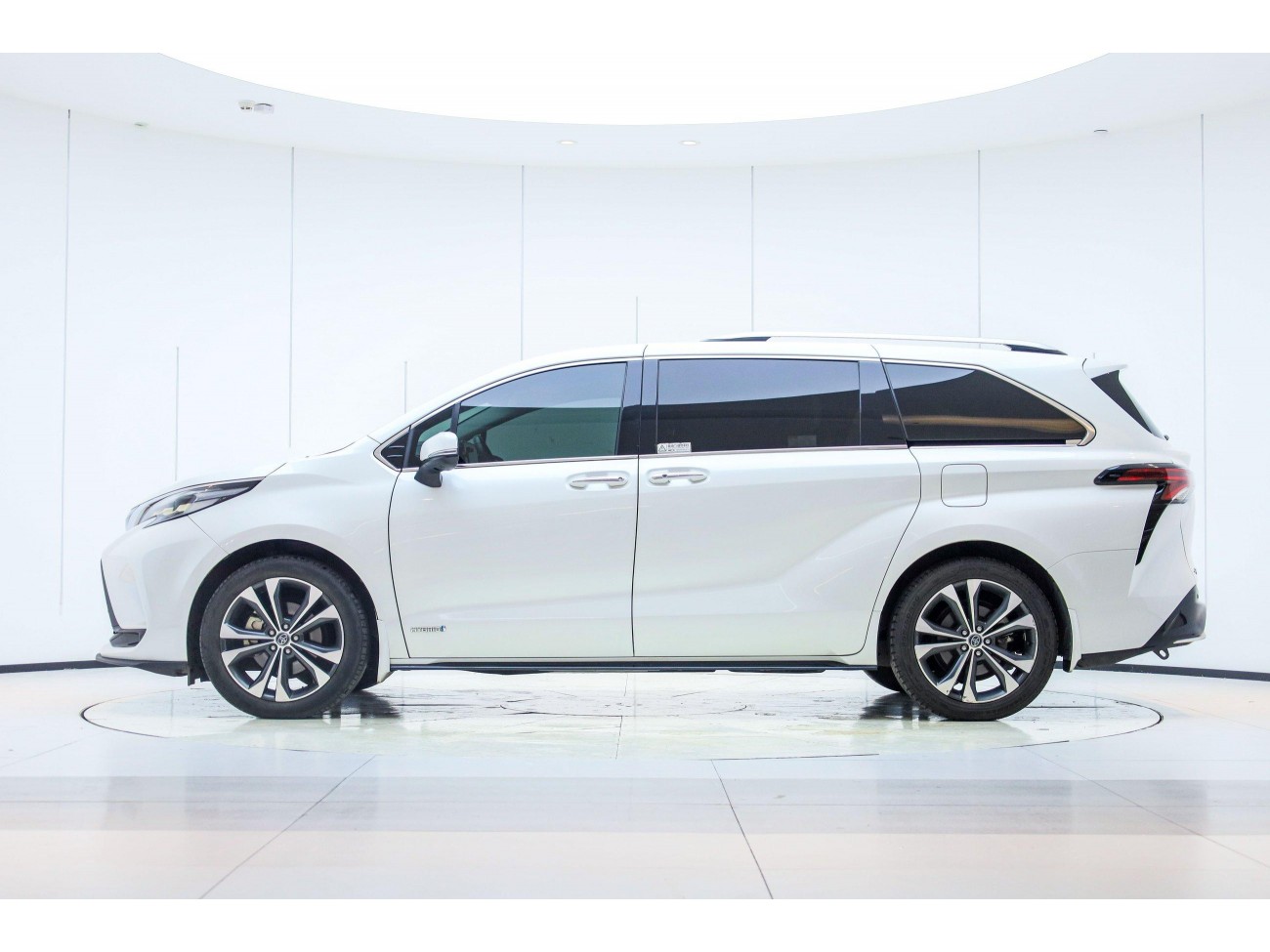 Toyota Granvia 2023