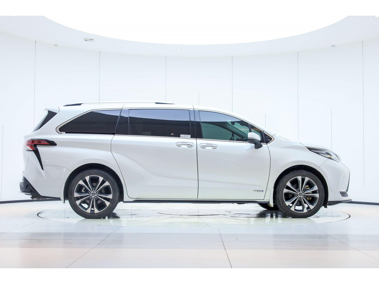 Toyota Granvia 2023