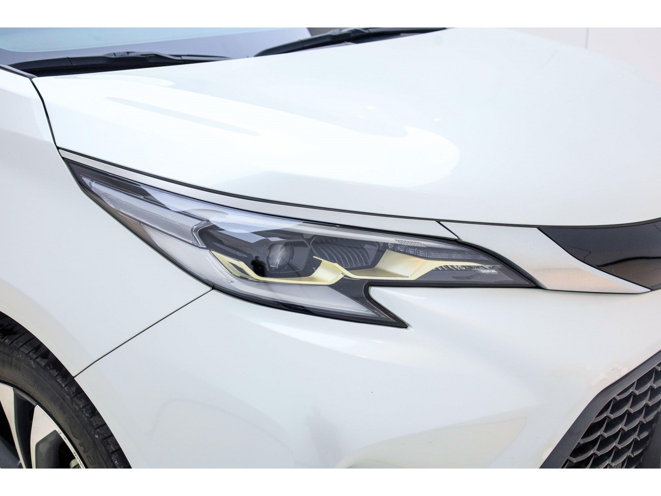 Toyota Granvia 2023