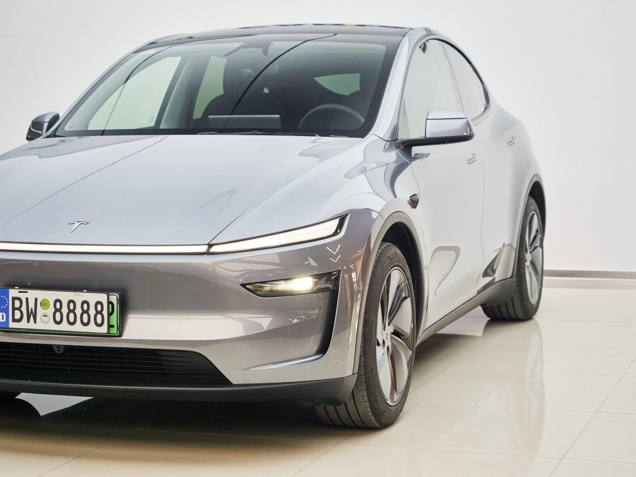 Tesla Model Y 2025