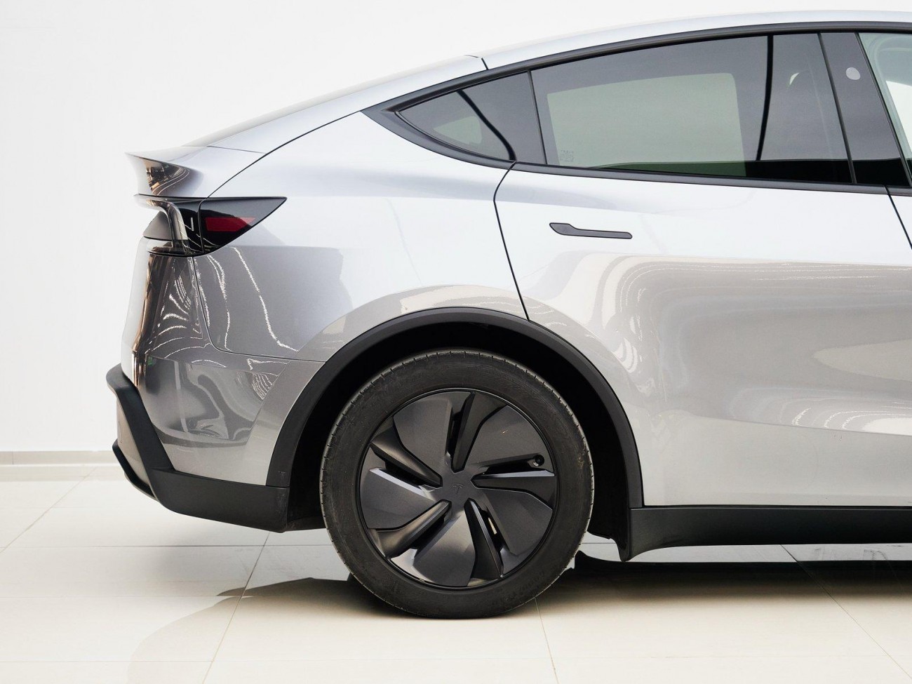 Tesla Model Y 2025