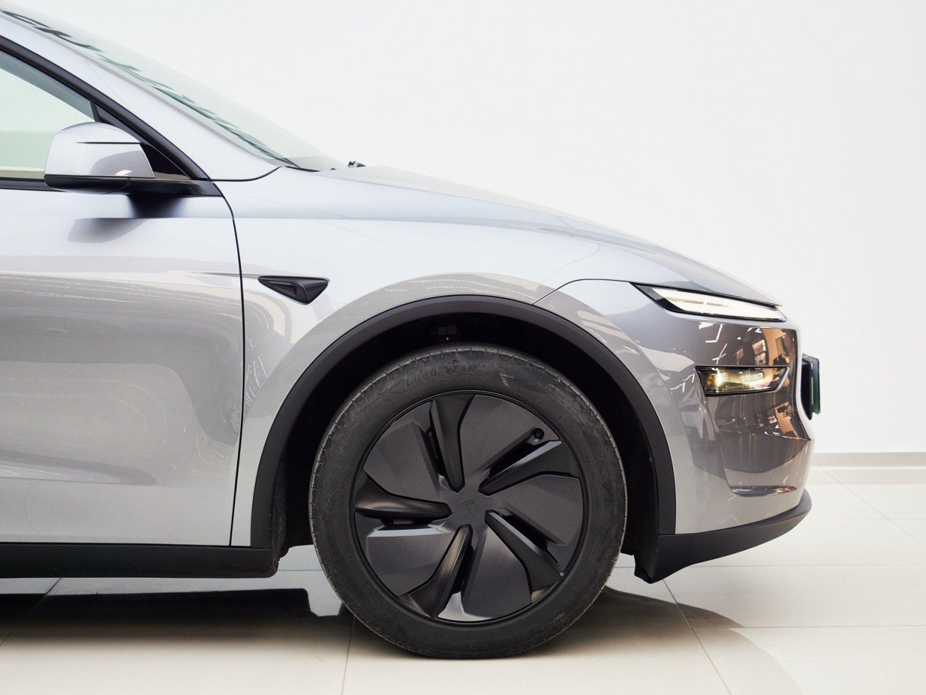 Tesla Model Y 2025