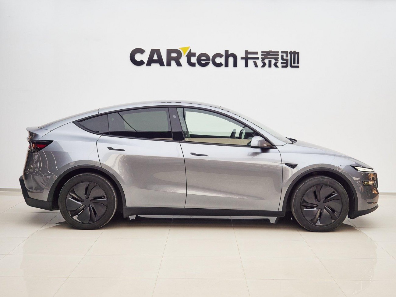 Tesla Model Y 2025