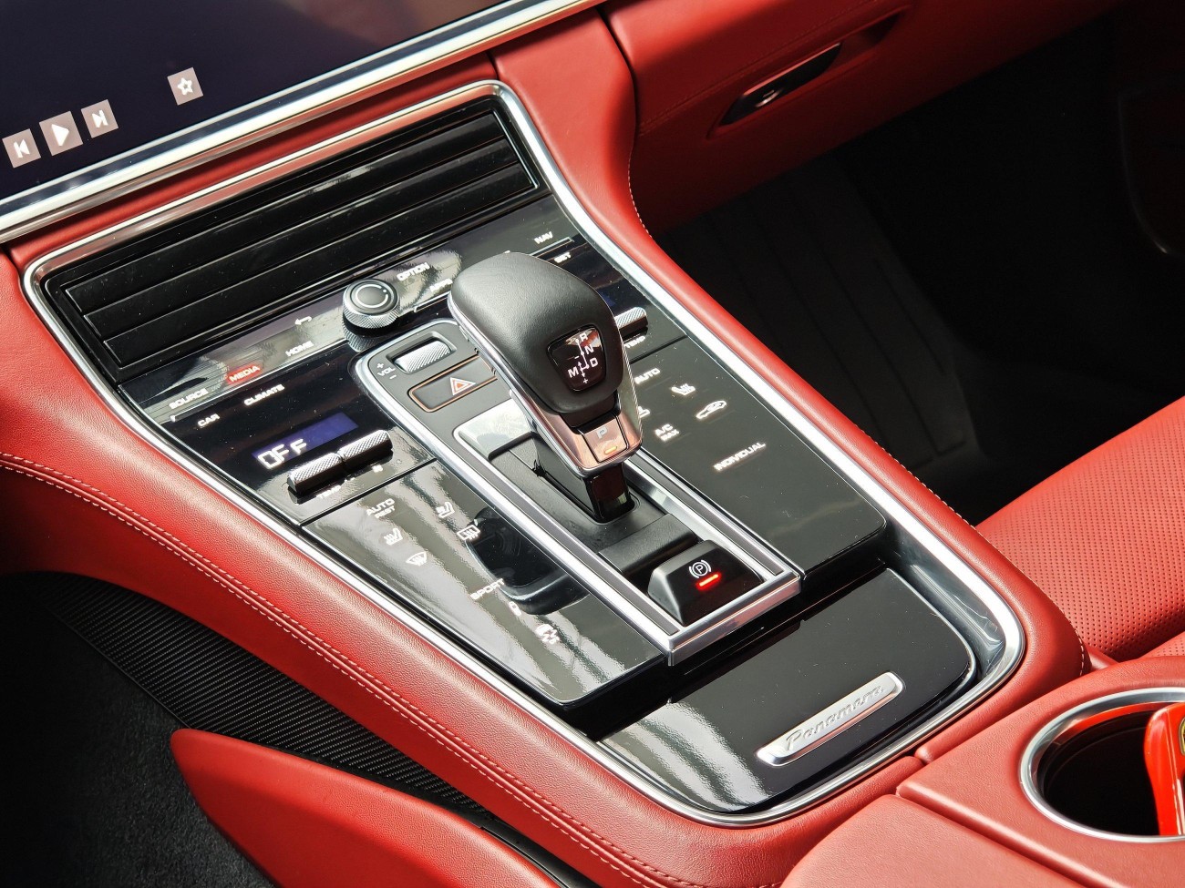 Porsche Panamera 2021