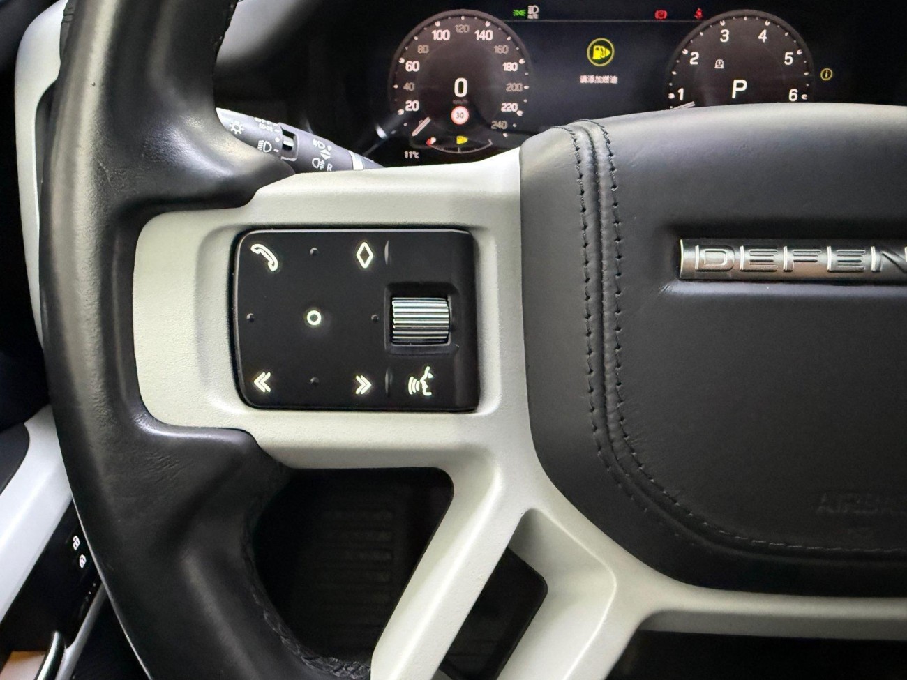 Land Rover Defender 2023