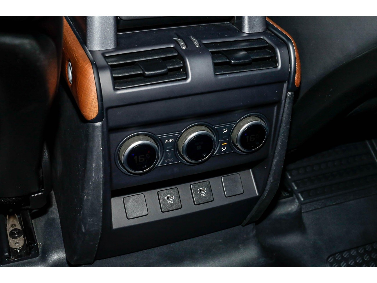 Land Rover Defender 2022