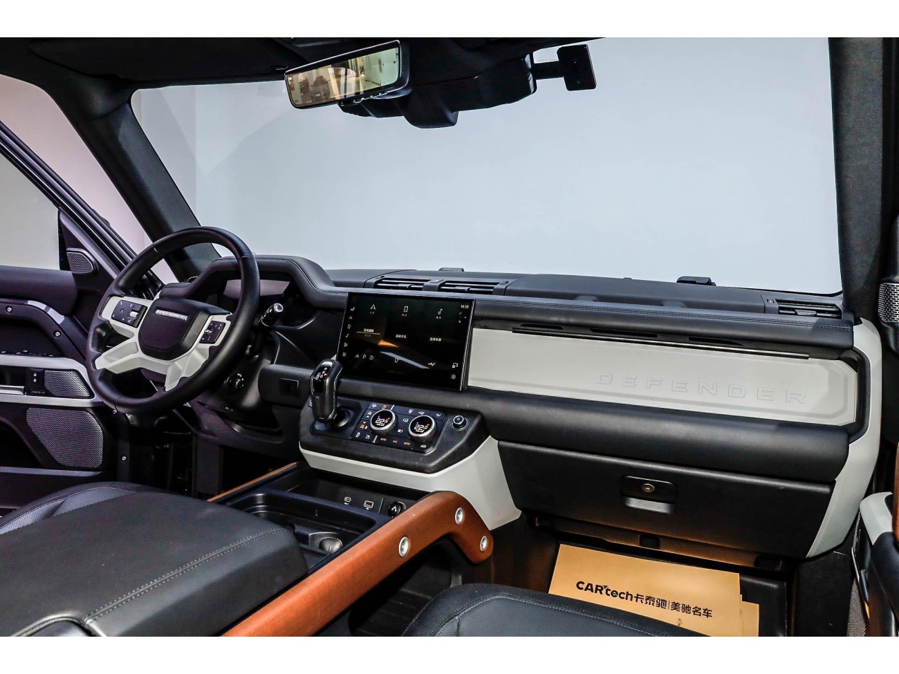 Land Rover Defender 2022