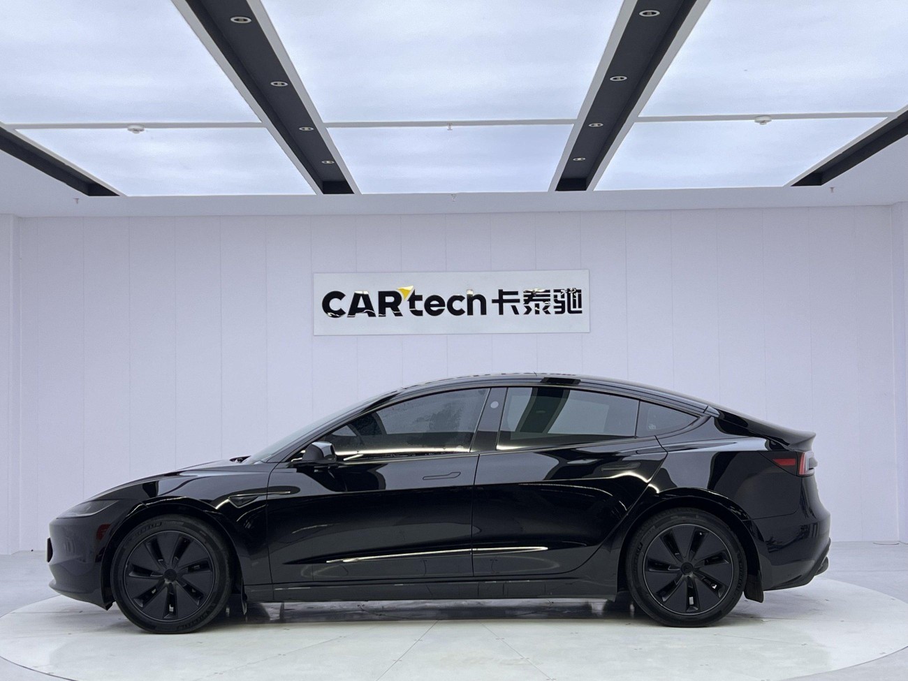 Tesla Model 3 2024