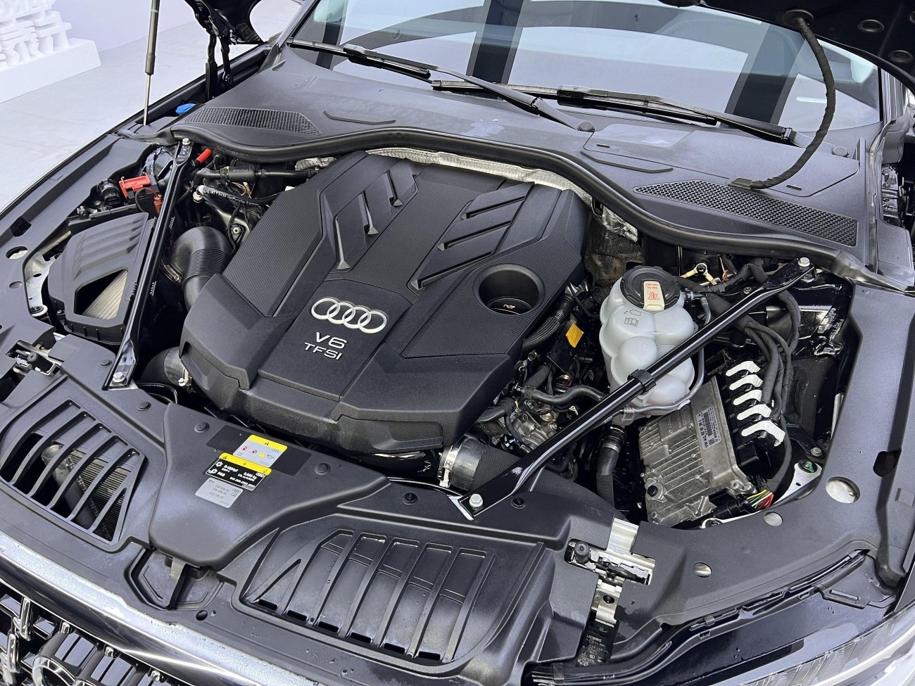 Audi A8L 50 TFSI 2023