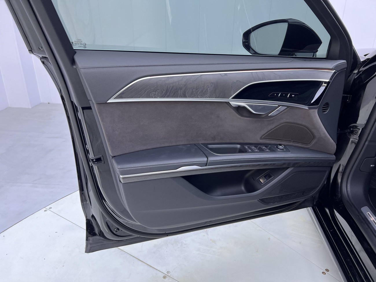 Audi A8L 50 TFSI 2023