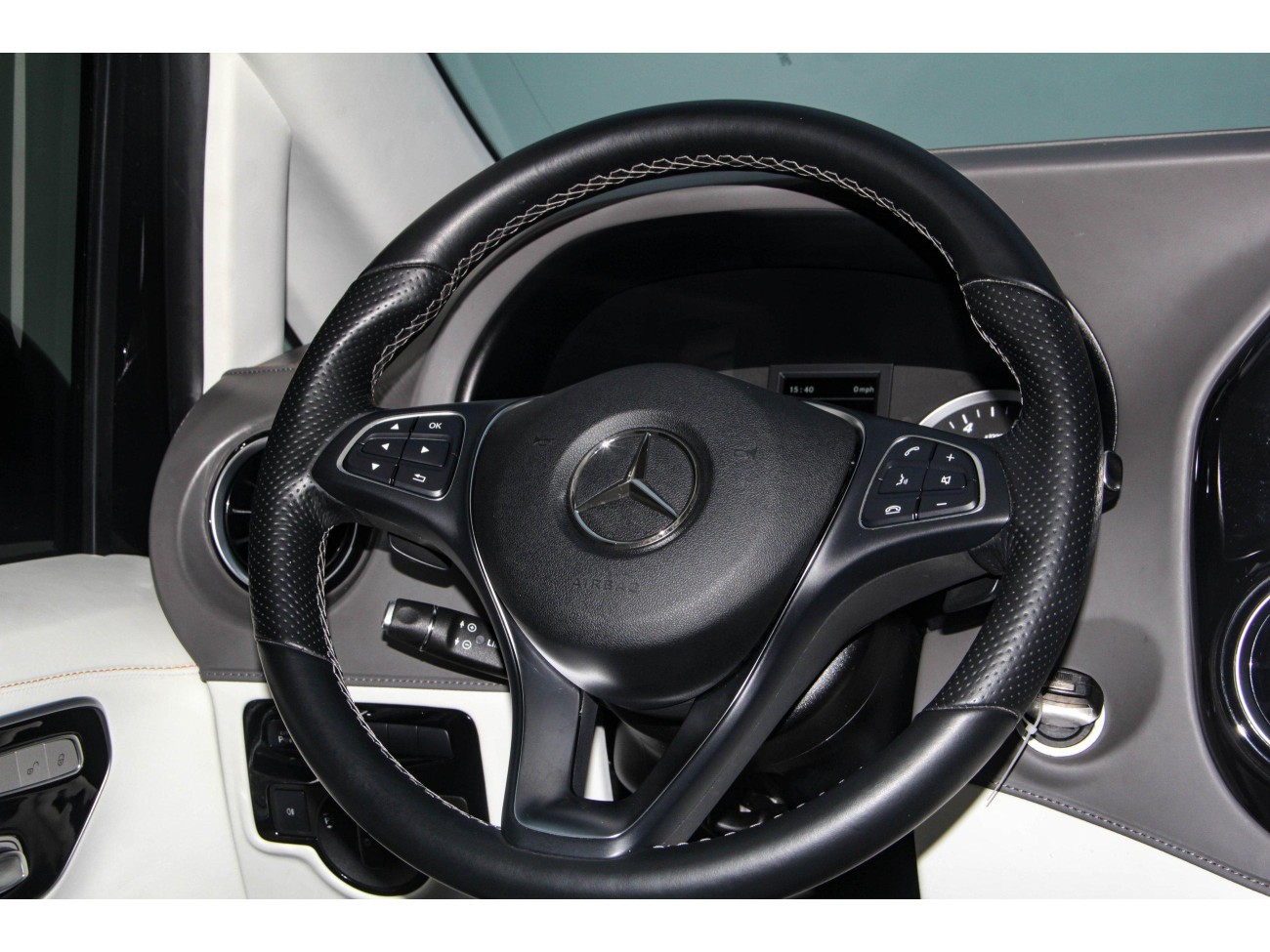 Mercedes-Benz 2023 2024