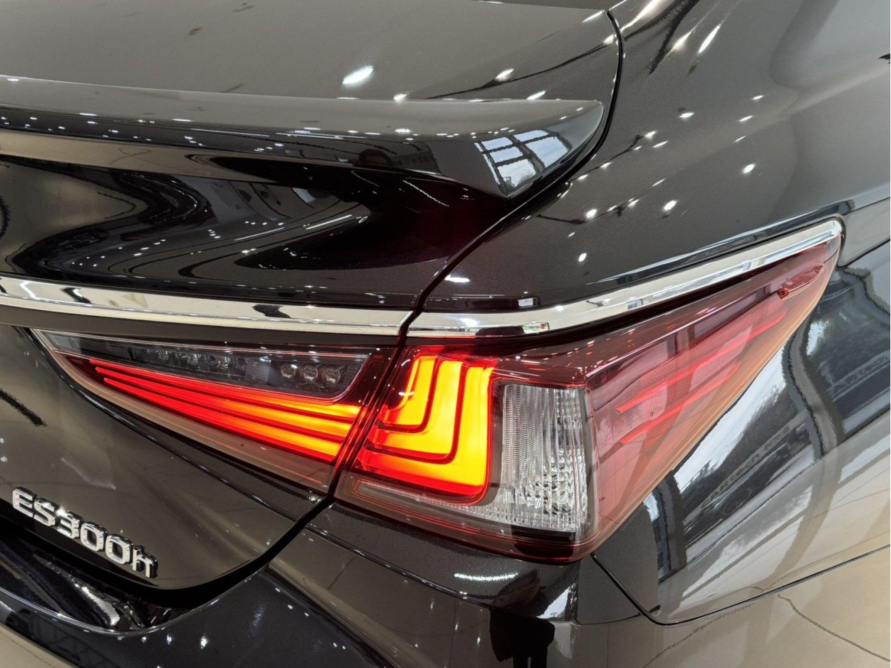 Lexus ES 300h 2024