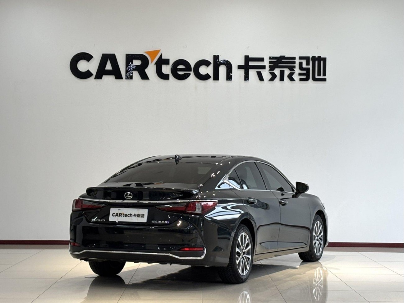 Lexus ES 300h 2024