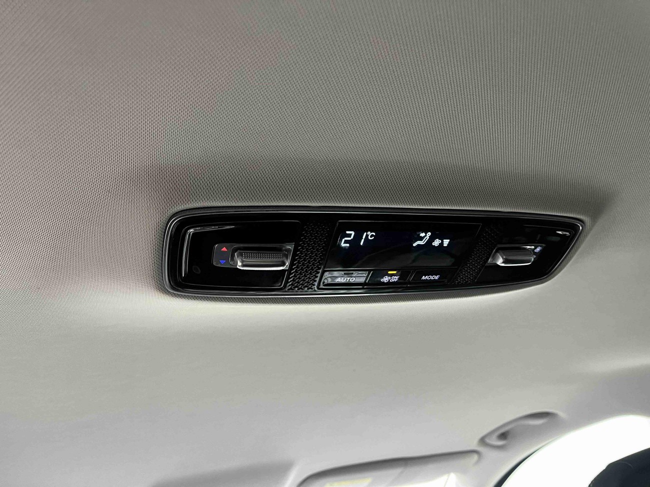 Roewe iMAX8 2022