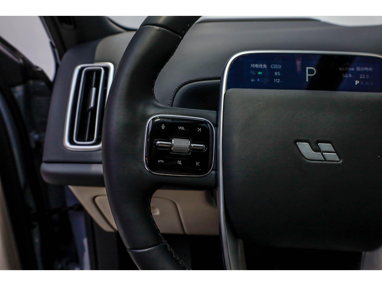 Li Auto L8 2025
