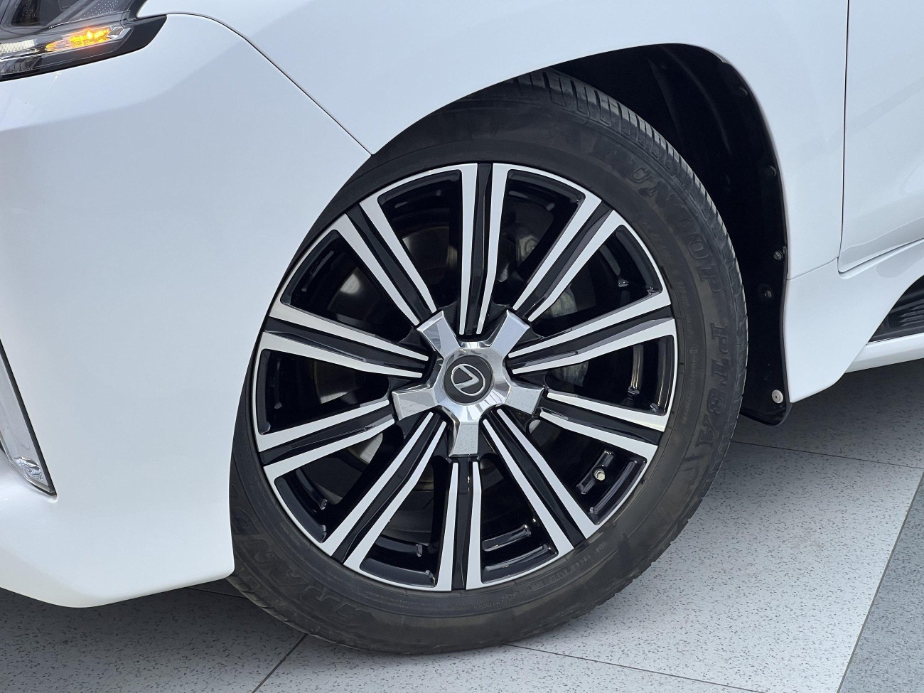 Lexus LX 570 2020