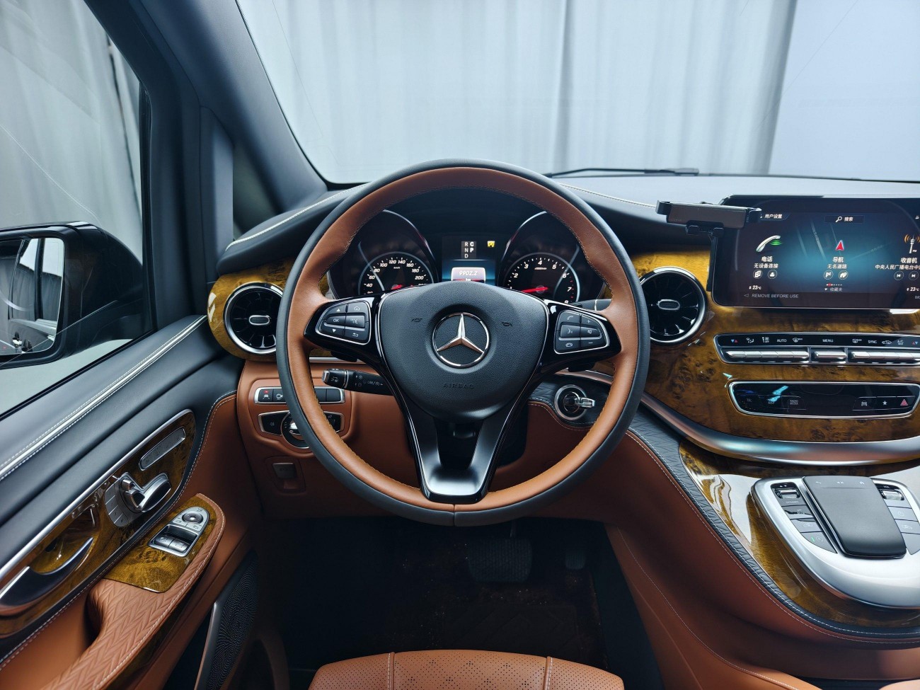 Mercedes-Benz V260L 2024