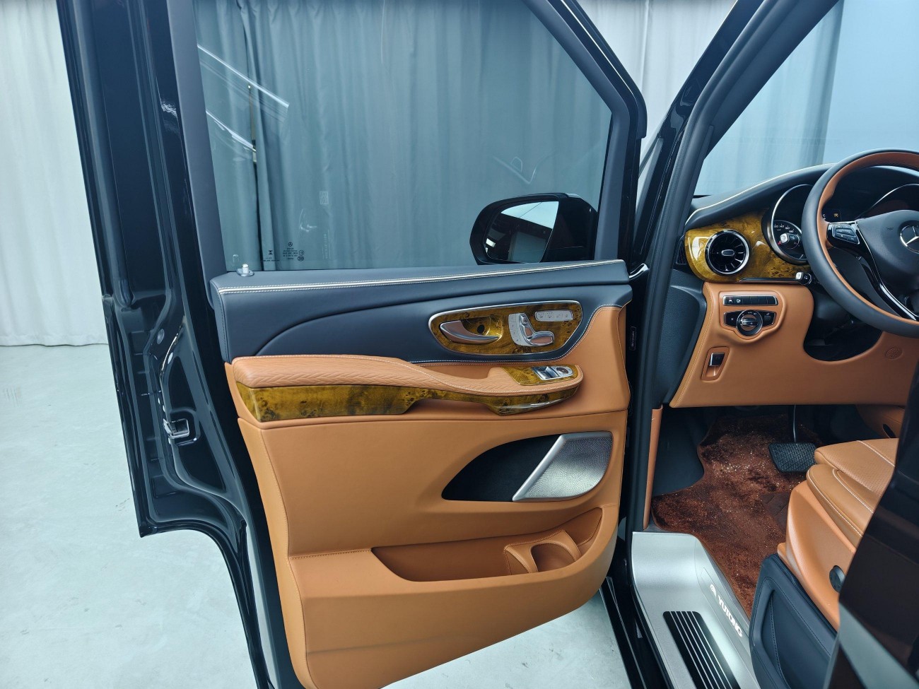 Mercedes-Benz V260L 2024