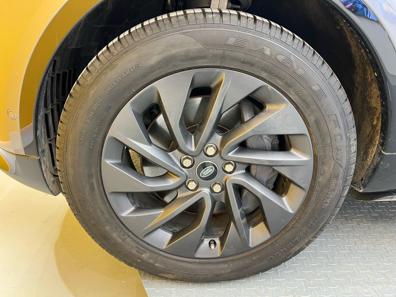 Land Rover Discovery 2021