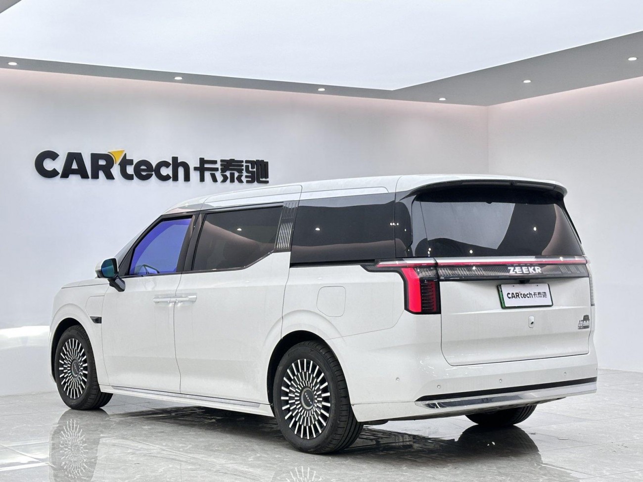 Zeekr 009 2025