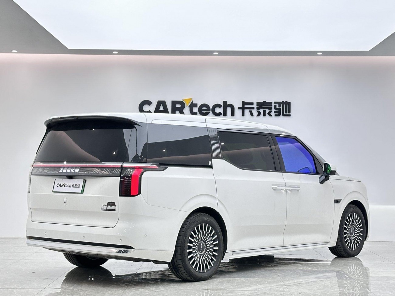 Zeekr 009 2025