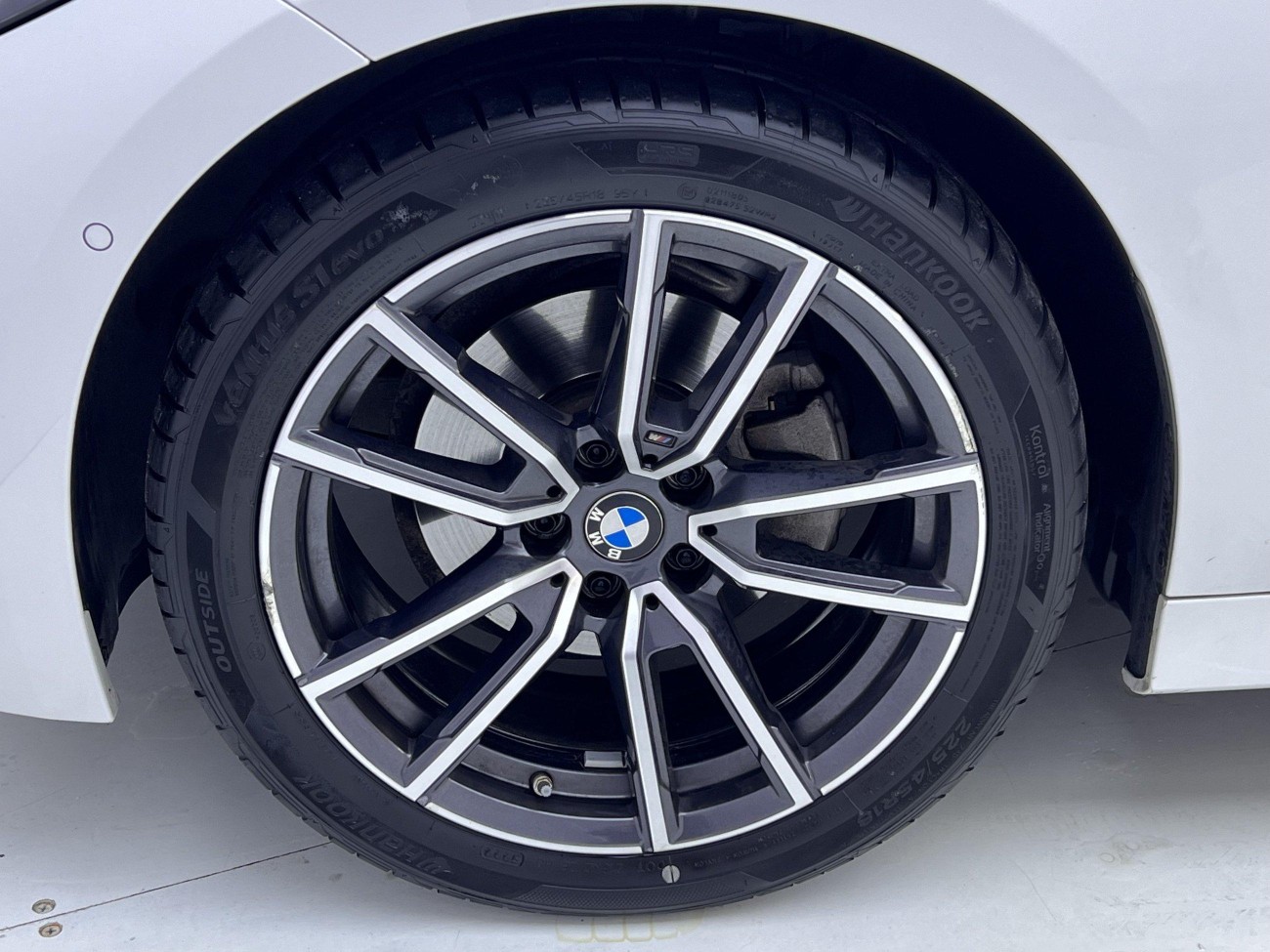 BMW 325i 2023