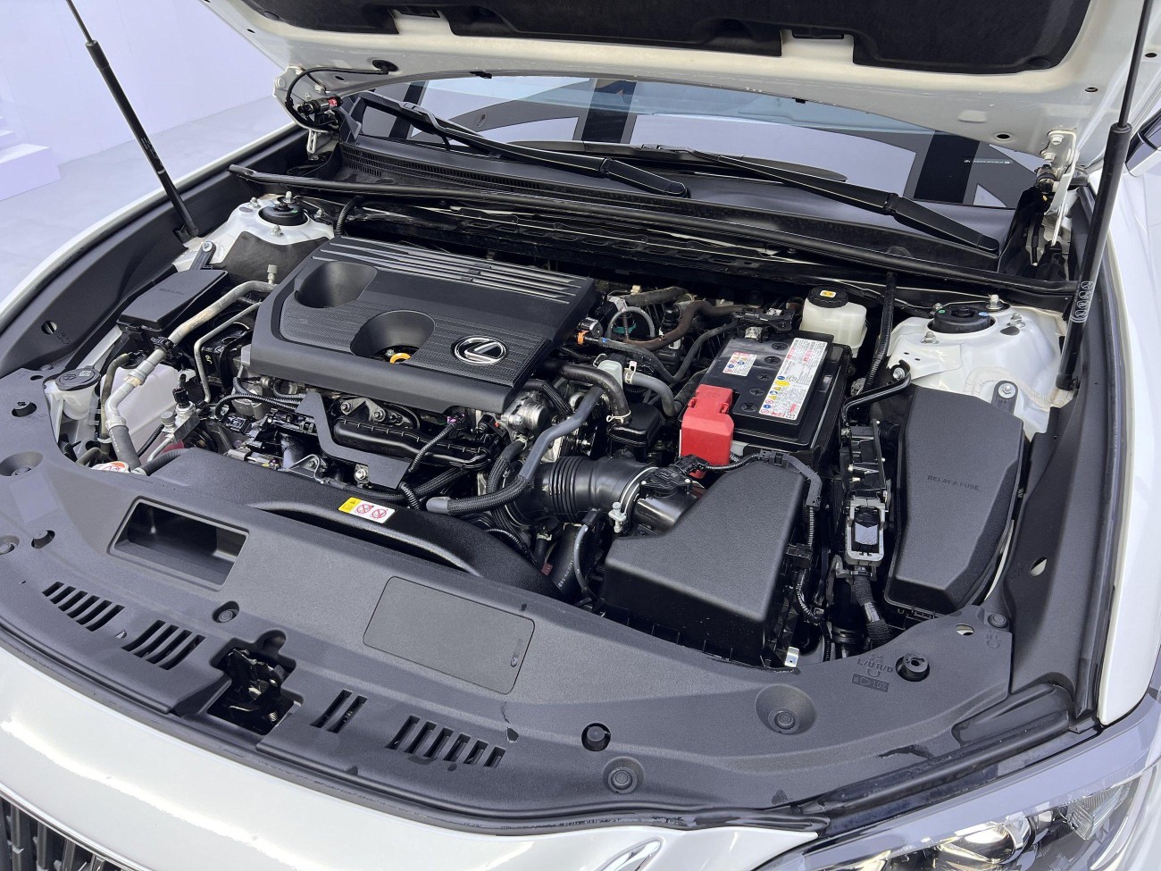 Lexus ES 200 2024