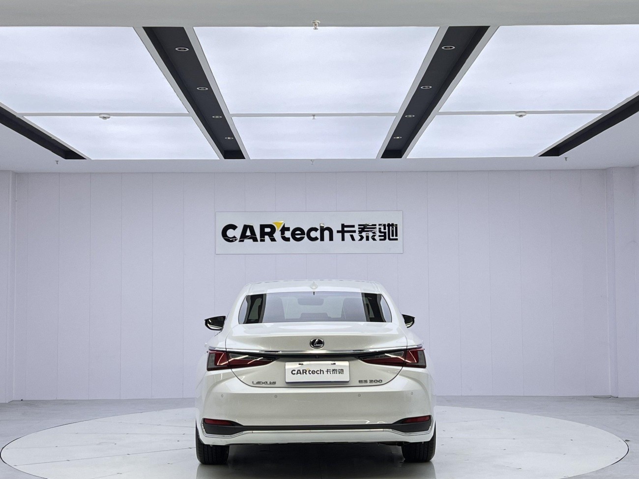 Lexus ES 200 2024