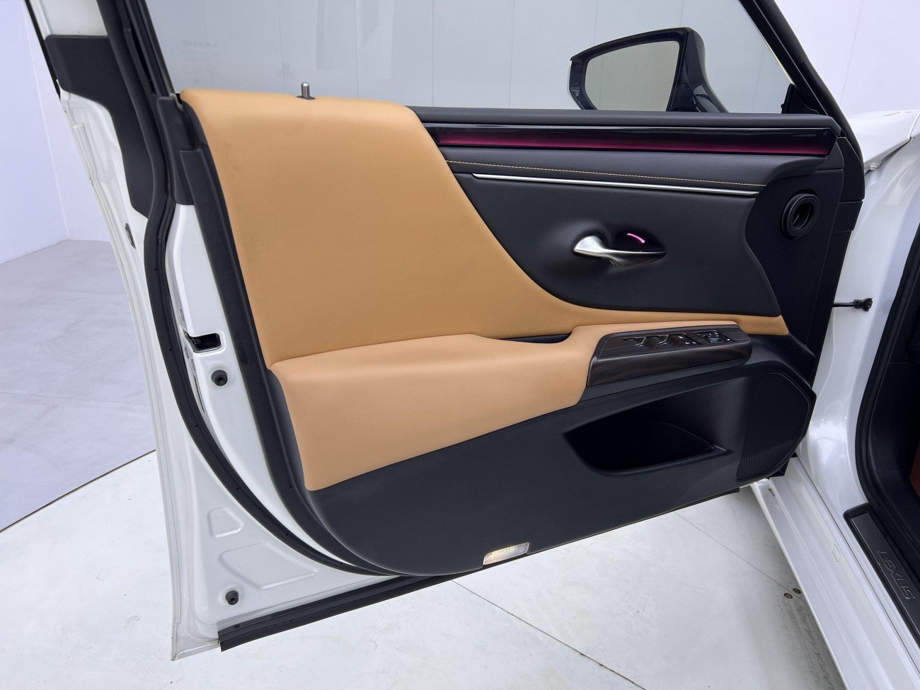 Lexus ES 200 2024