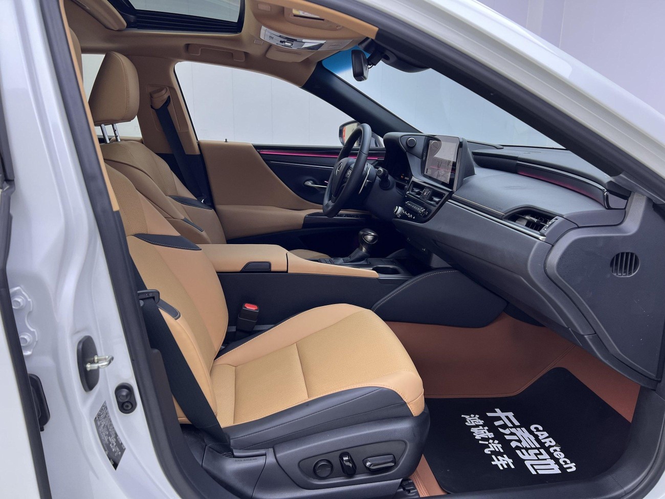 Lexus ES 200 2024