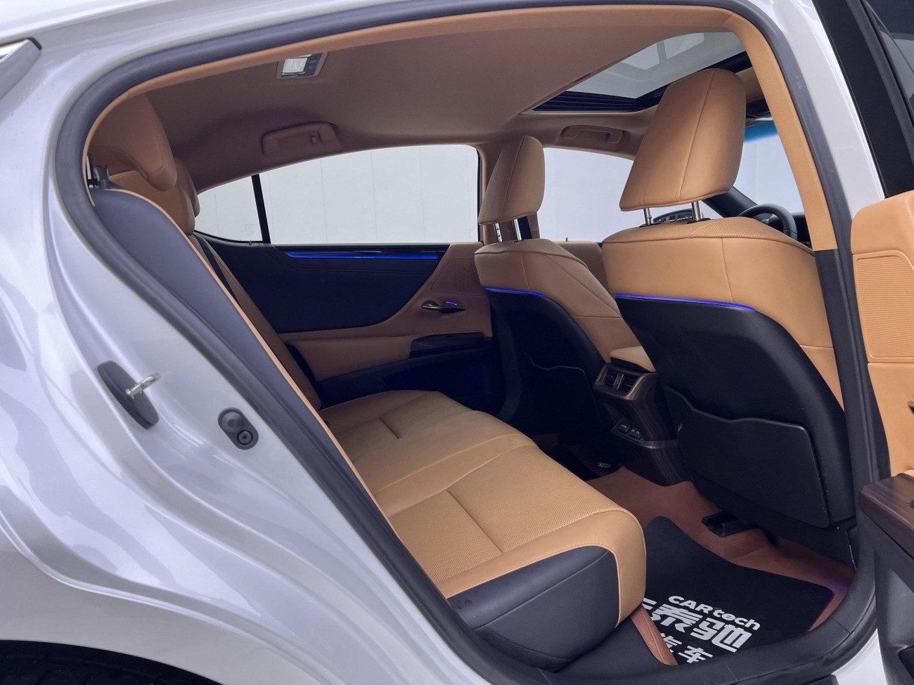 Lexus ES 200 2024