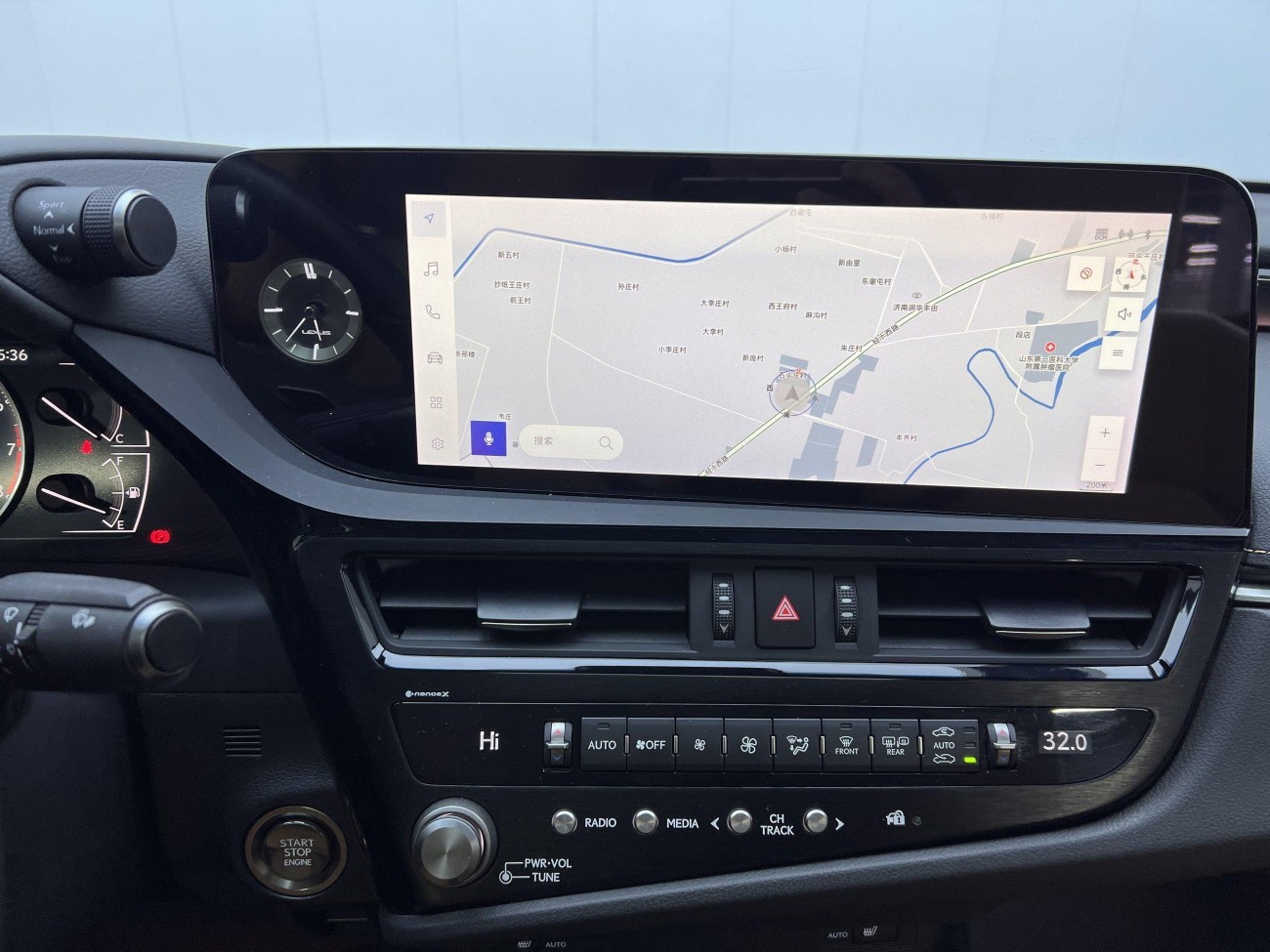 Lexus ES 200 2024