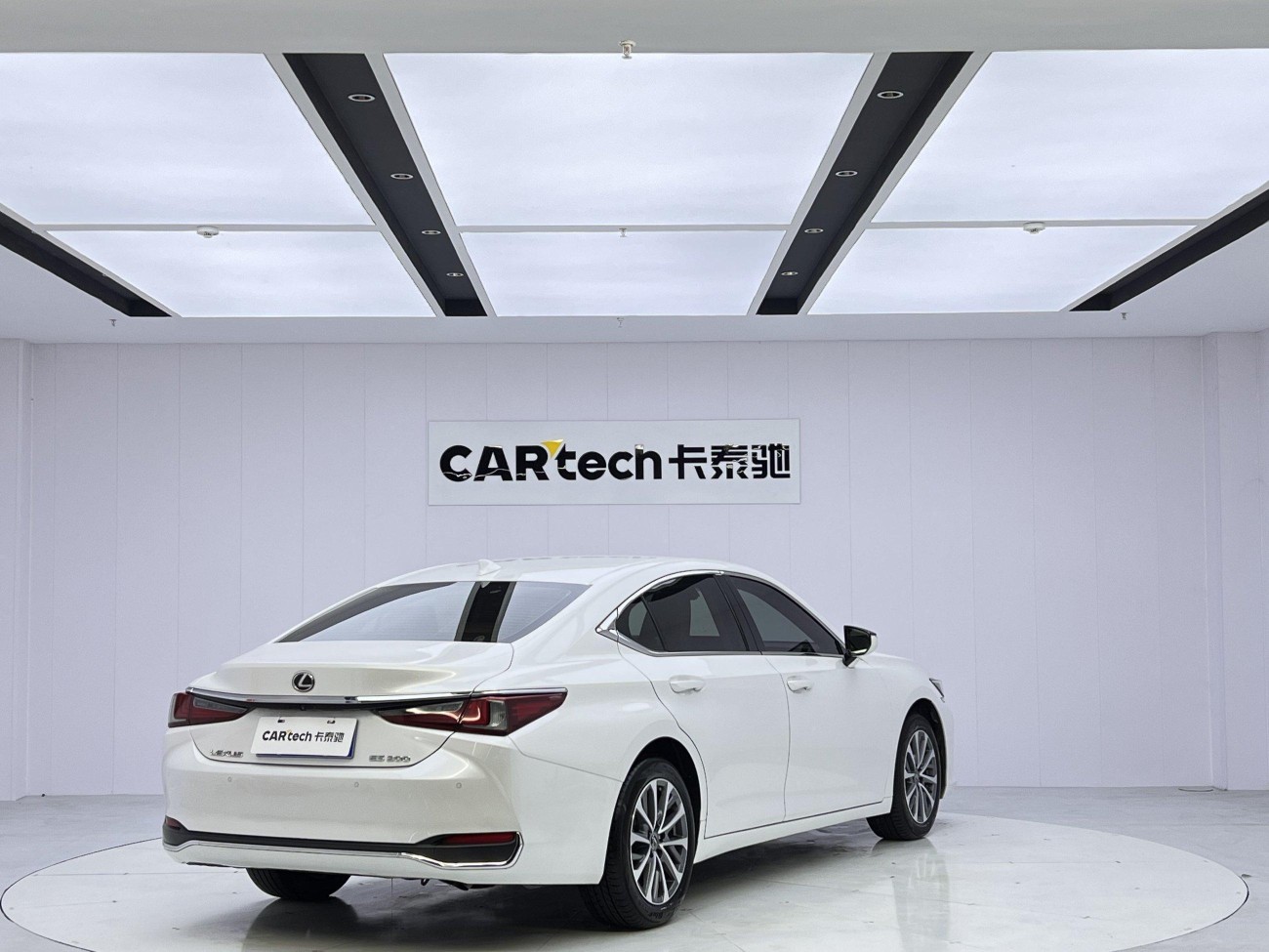 Lexus ES 200 2024