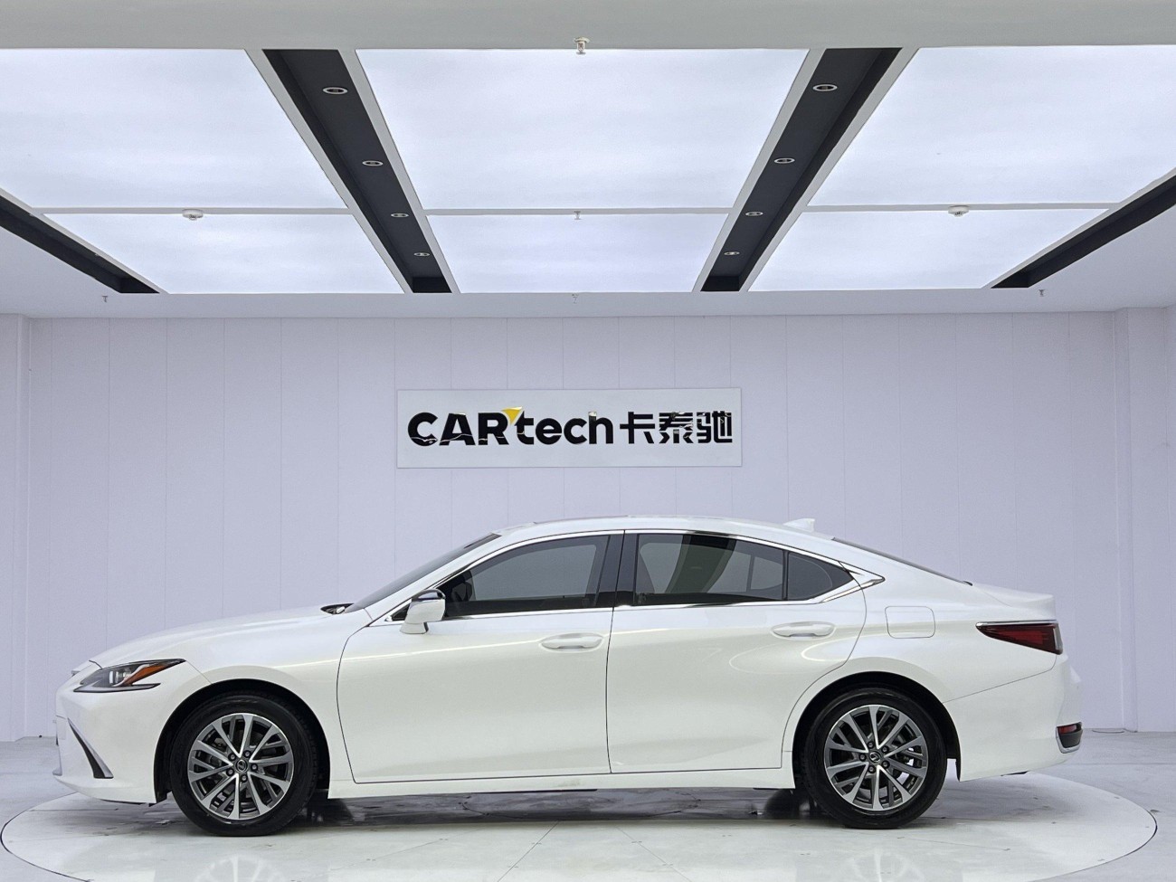 Lexus ES 200 2024