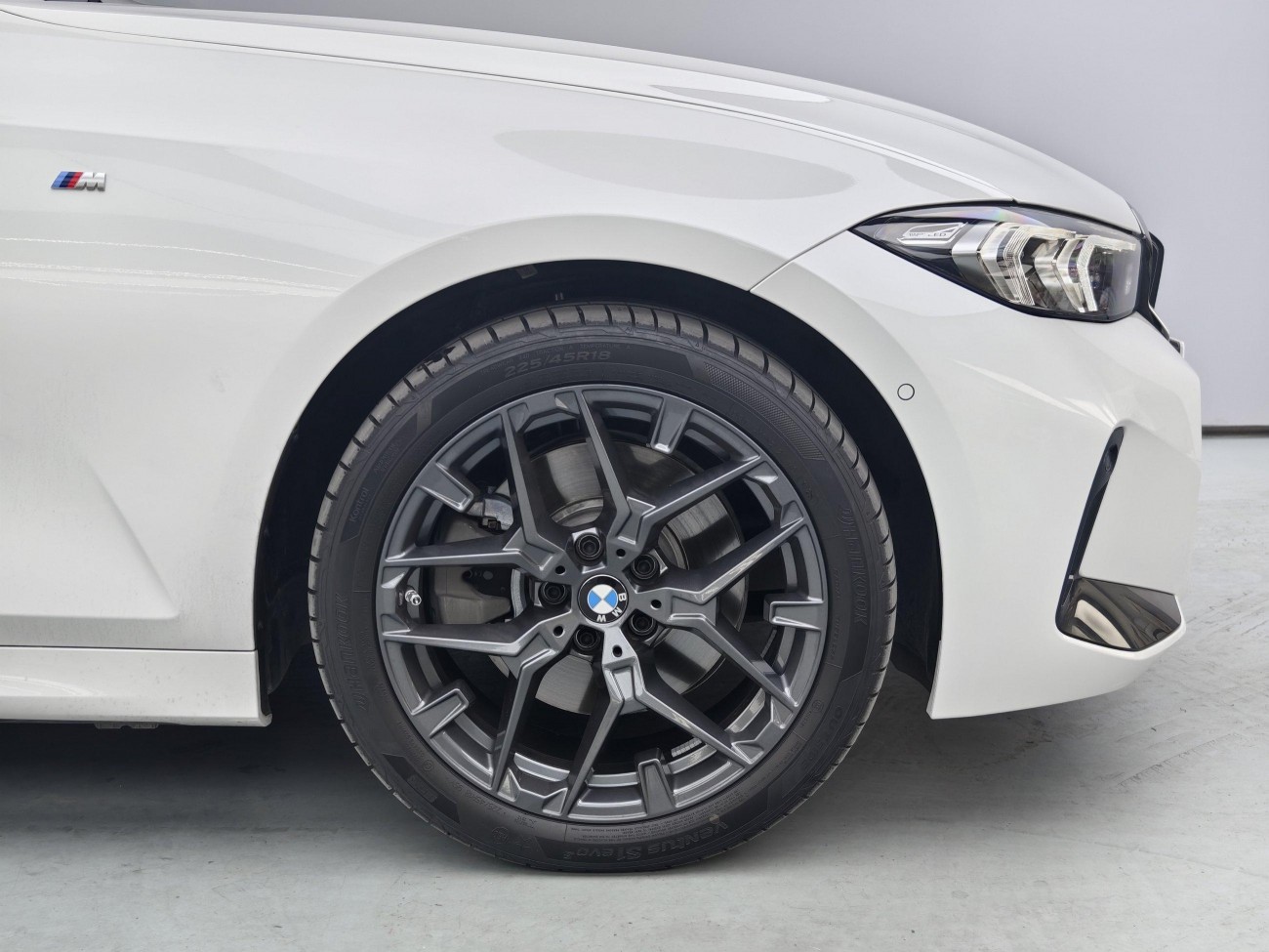 BMW 330Li 2025