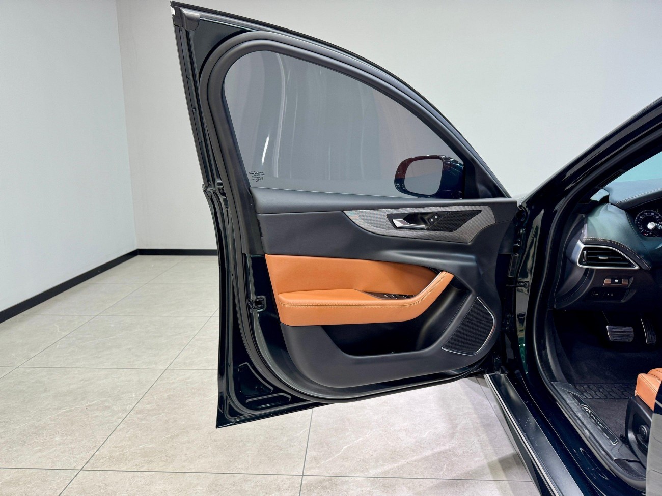 Jaguar XEL 2023