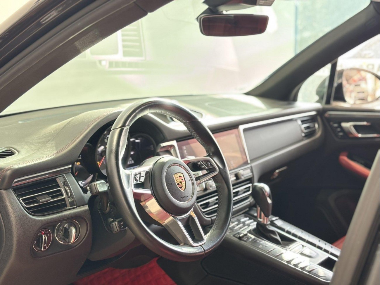 Porsche Macan 2021