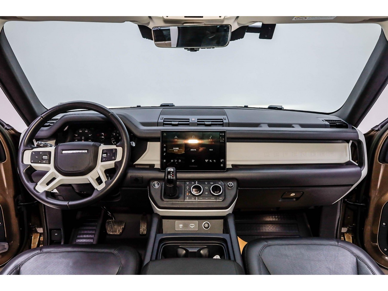 Land Rover Defender 2023