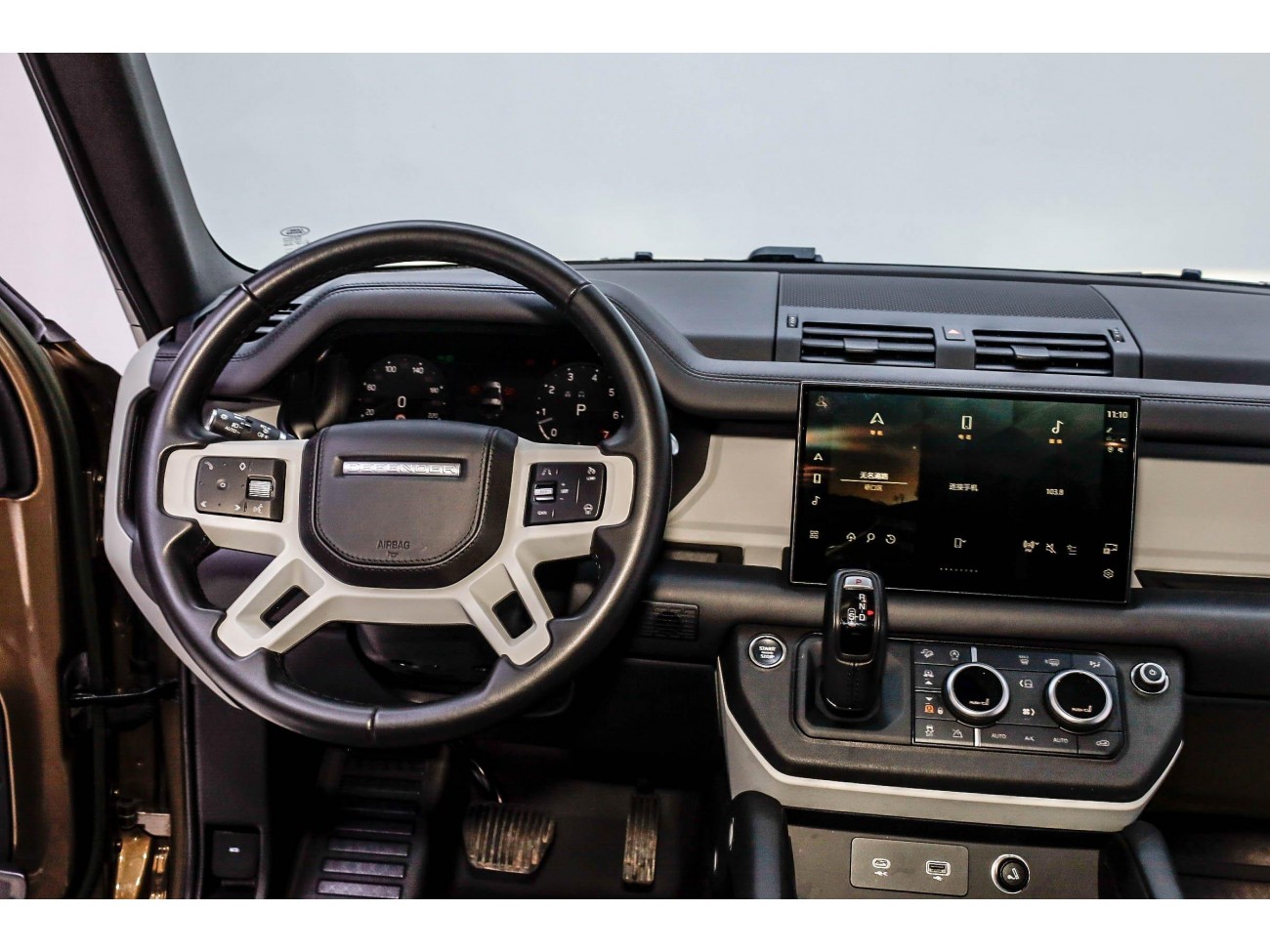 Land Rover Defender 2023